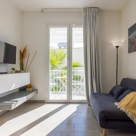 Valentina - Leonardo Int 8 Apartamento *